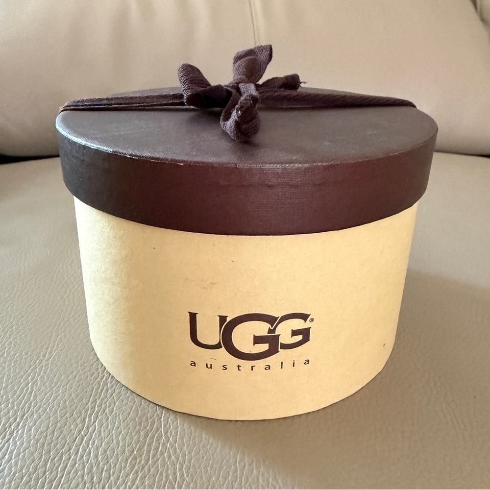 New UGG Grey Earmuffs Shearling Sheepskin Genuine Leather Trim Polyester Fill OS - Picture 13 of 16